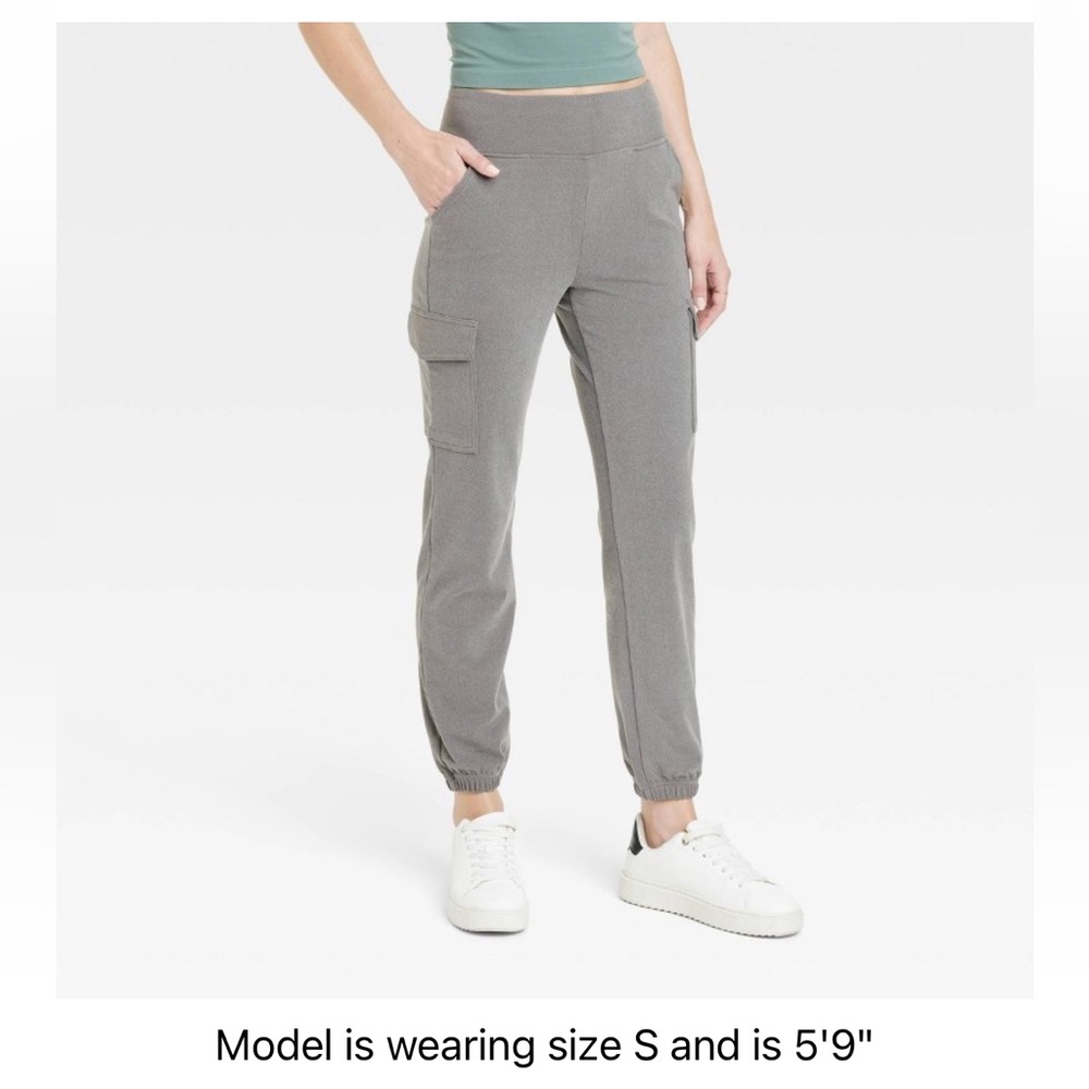 Super soft cargo joggers NWT in grey size SMALL
